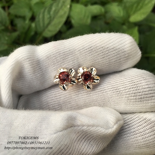 HOA TAI VÀNG 18K ĐÁ CHỦ GARNET